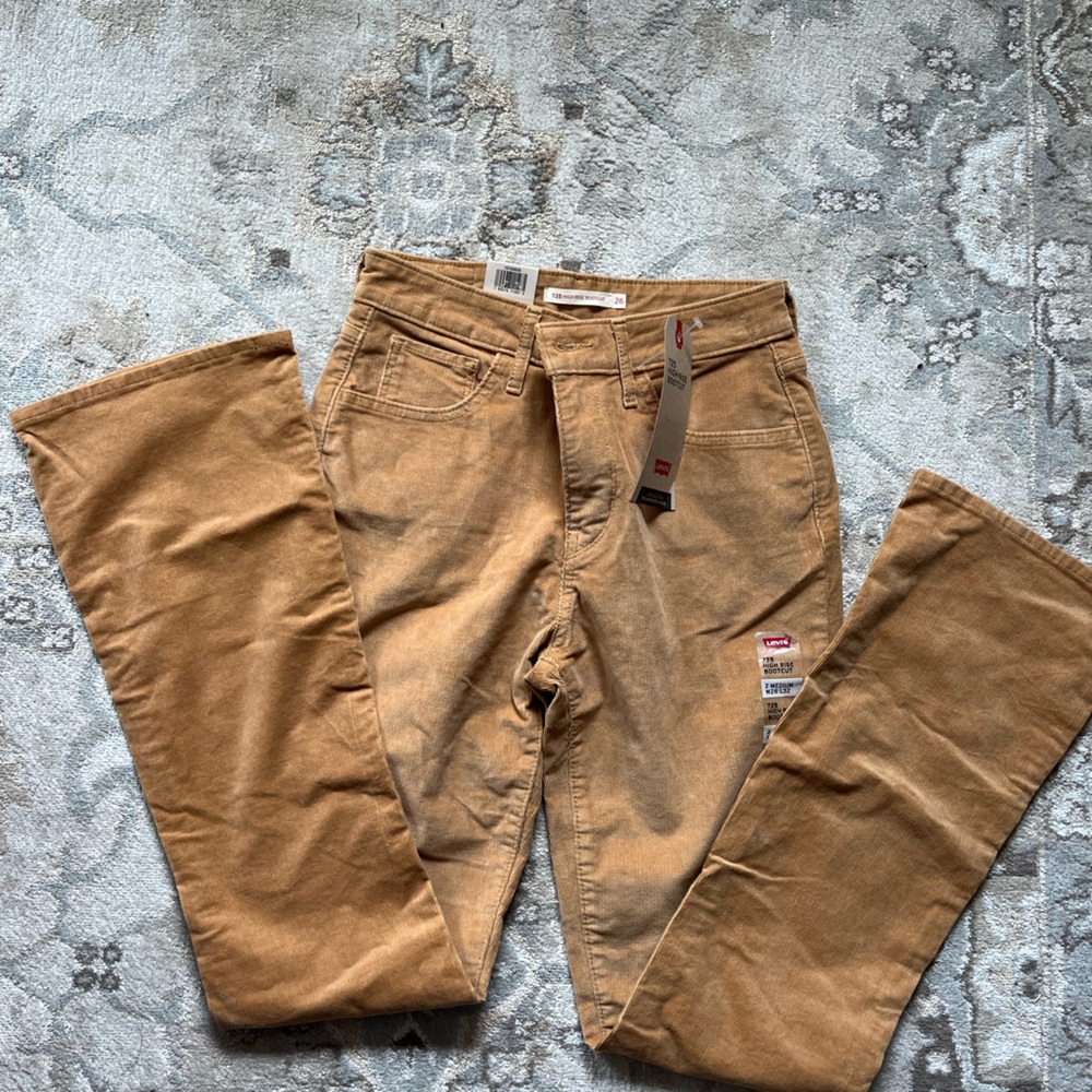 NWT Levi’s 725 High Rise Corduroy Bootcut Jeans sz 26